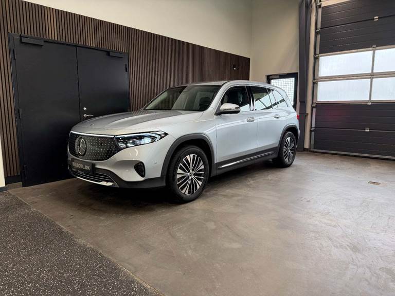 Mercedes EQB250+ Electric Art