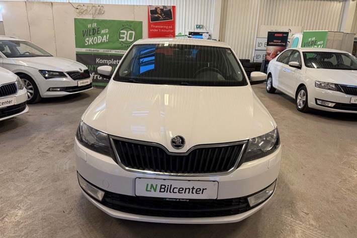 Hvid Skoda Rapid fra 2017