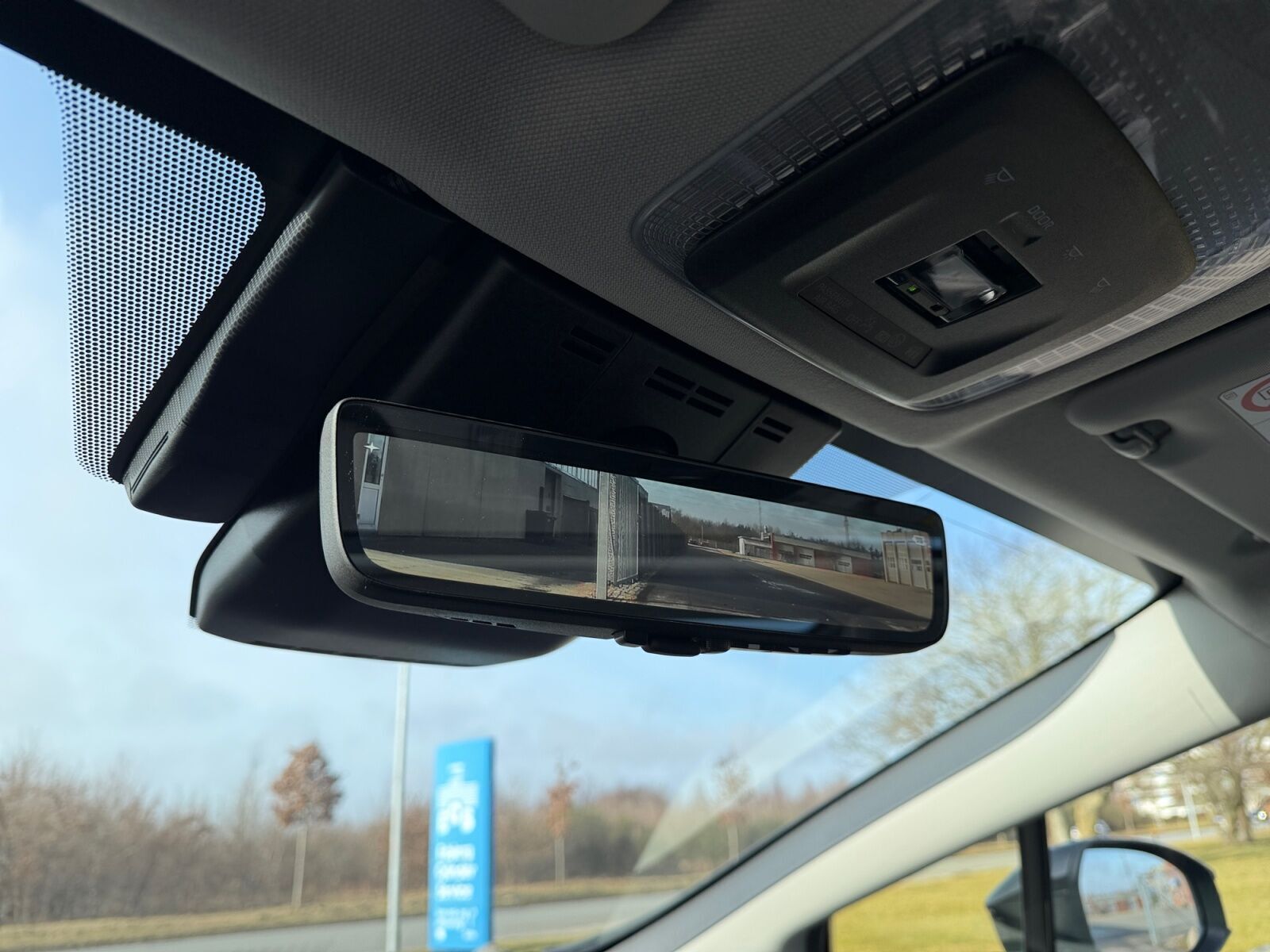 Sort Toyota Prius Plug-in fra 2024