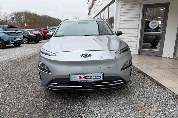 Sølv Hyundai Kona fra 2022