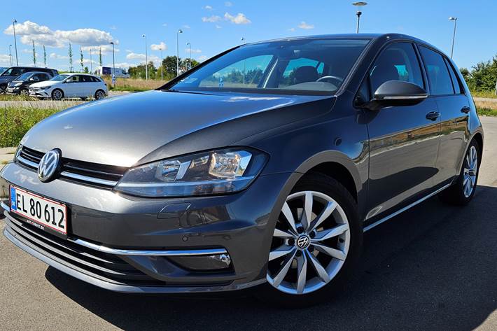 Grå VW Golf fra 2018