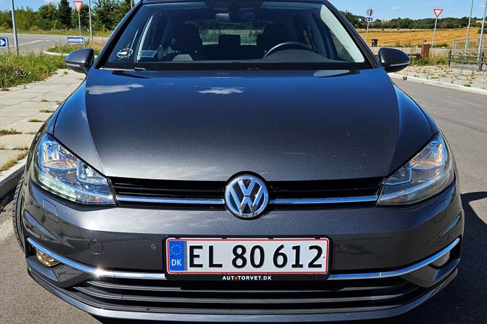 Grå VW Golf fra 2018
