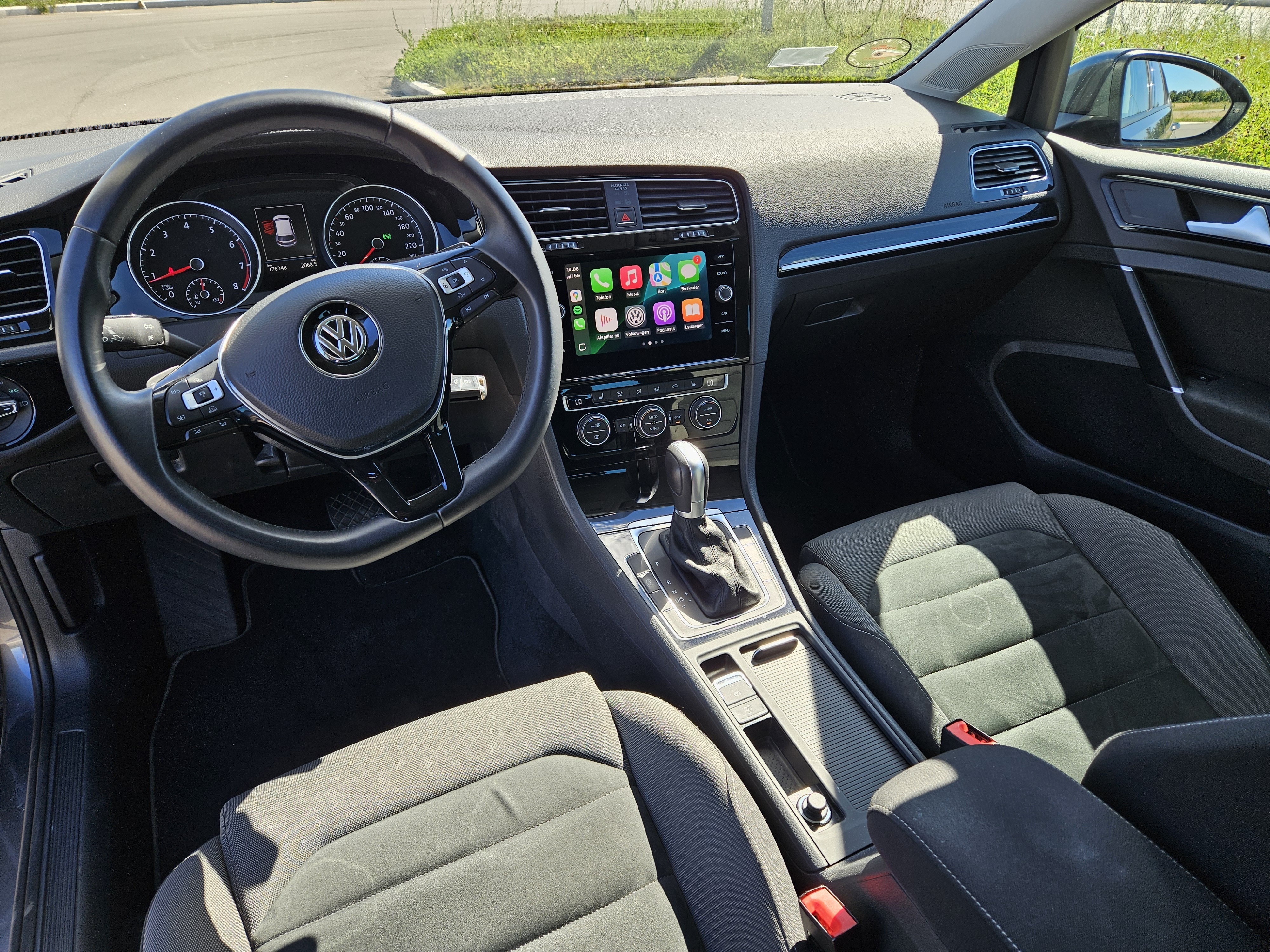 Grå VW Golf fra 2018