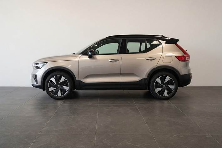 Beige Volvo XC40 fra 2023