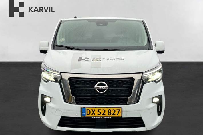 Beige Nissan Primastar fra 2023