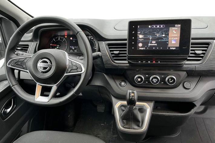 Beige Nissan Primastar fra 2023