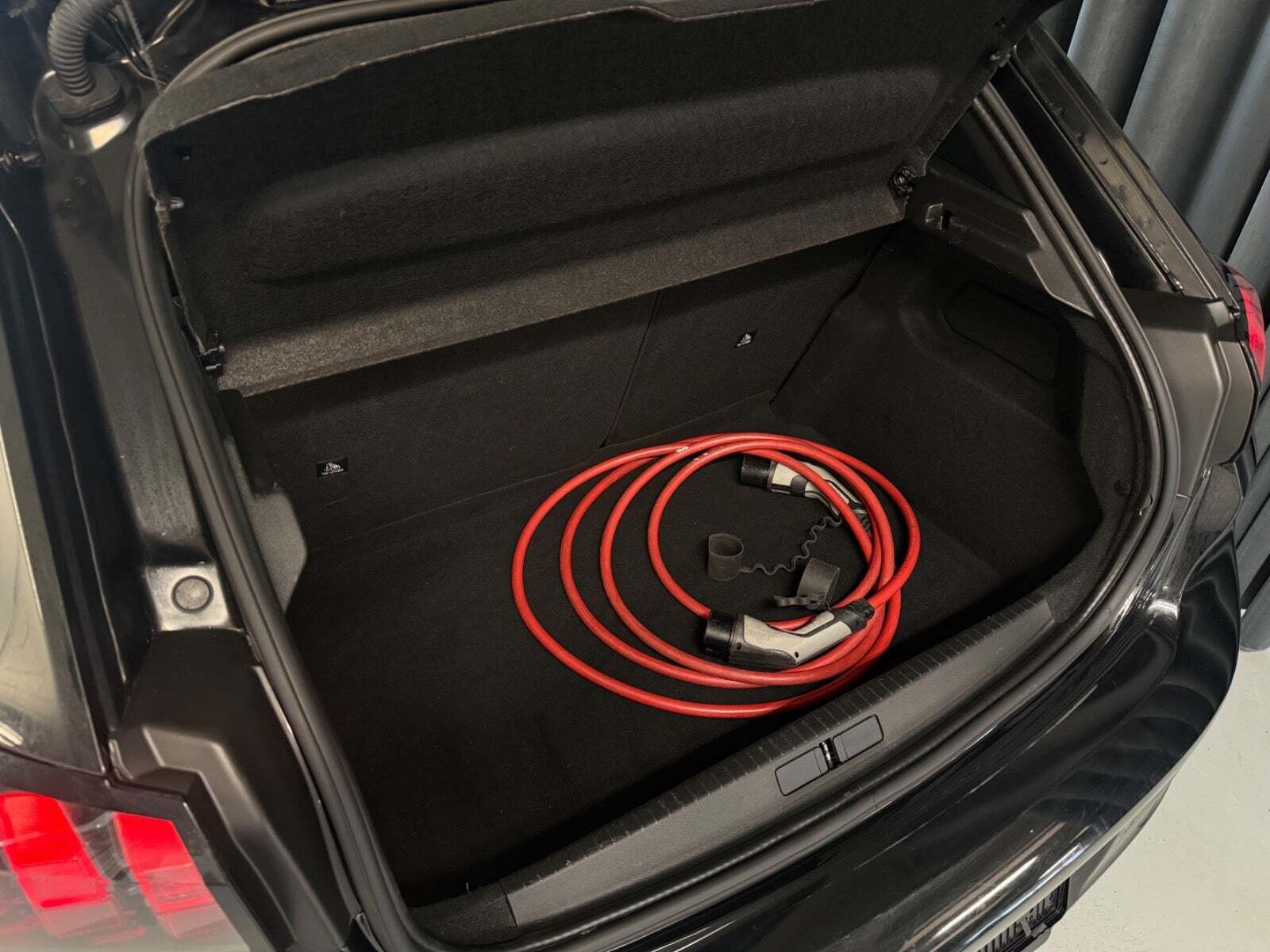 Sort Peugeot e-208 fra 2021