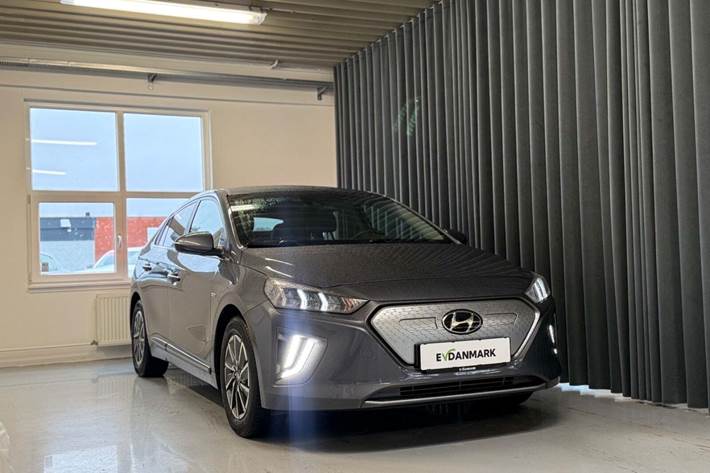 Grå Hyundai Ioniq fra 2021 set udefra