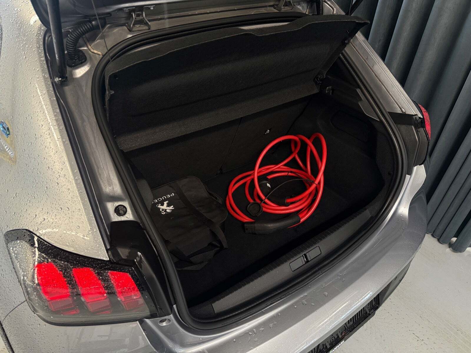 Sølv Peugeot e-208 fra 2021