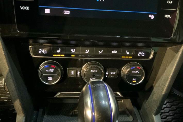 Hvid VW Passat fra 2018