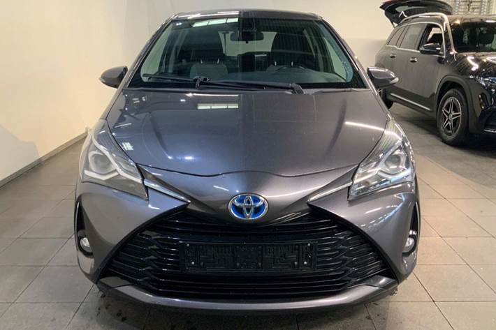 Grå Toyota Yaris fra 2017