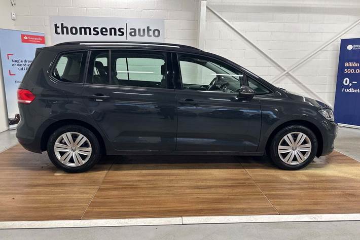 Grå VW Touran fra 2016