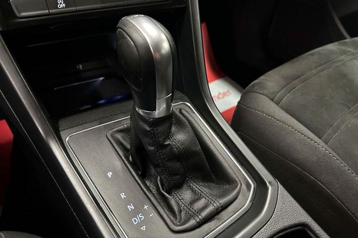 Grå VW Touran fra 2016