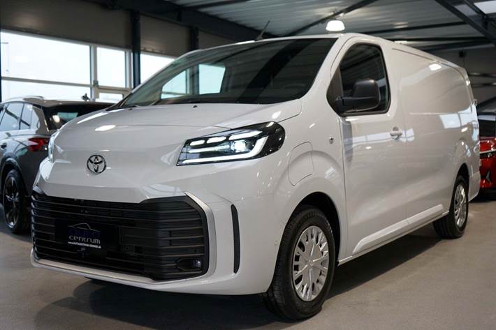 Hvid Toyota ProAce fra 2025