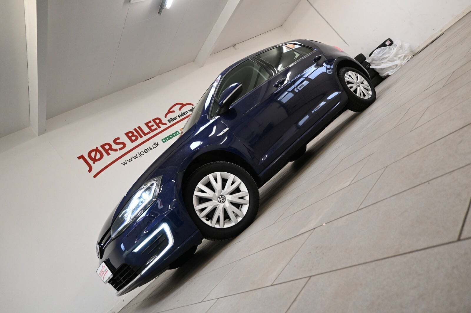 Blå VW e-Golf VII fra 2021