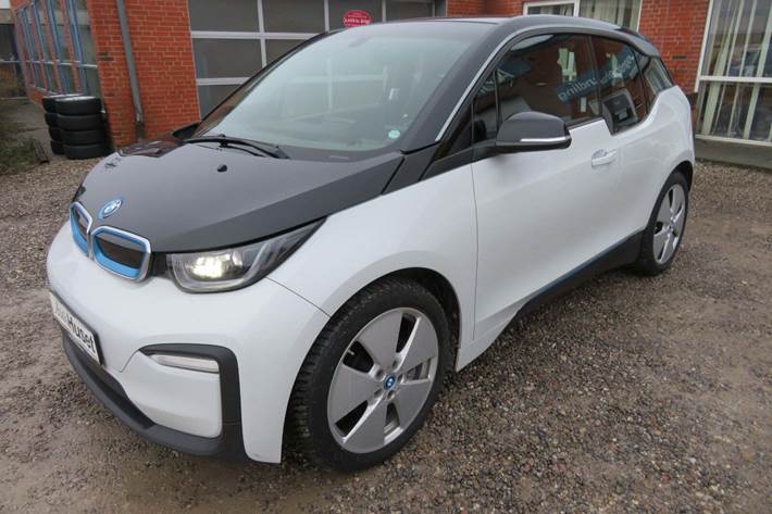 Hvid BMW i3 fra 2019 set udefra