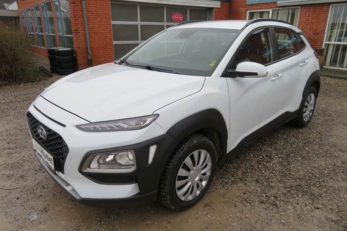 Hvid Hyundai Kona fra 2017 set udefra