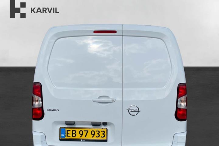 Hvid Opel Combo fra 2023 set udefra