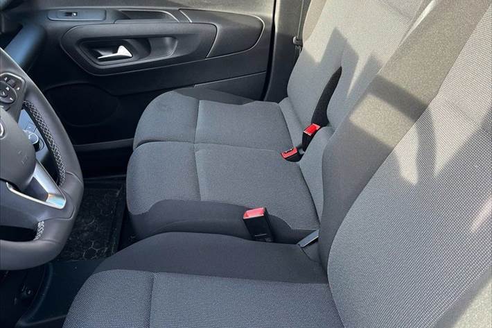 Hvid Opel Combo fra 2023