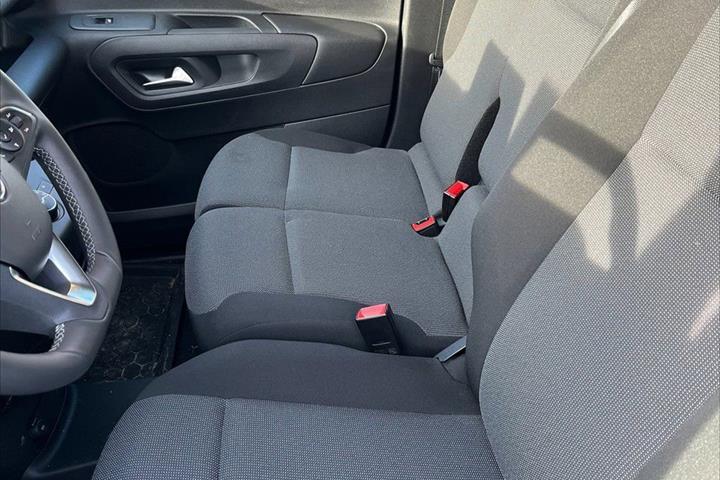 Hvid Opel Combo fra 2023