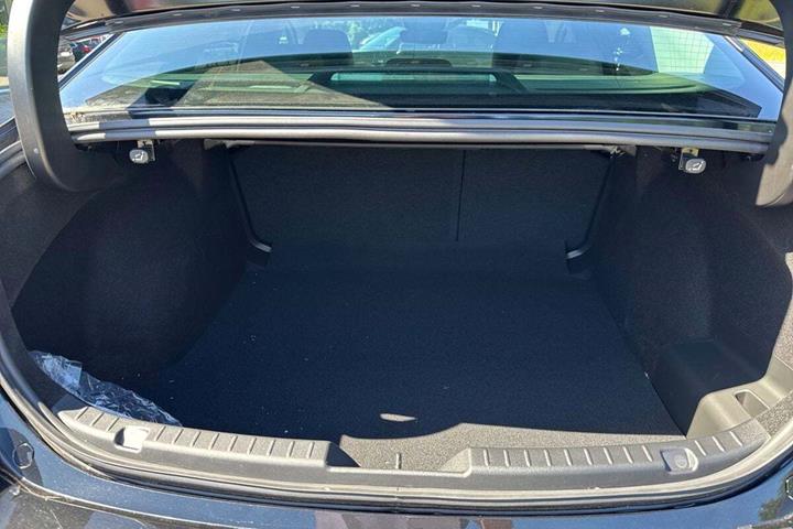 Sort Mazda 3 fra 2024