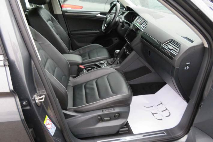 Grå VW Tiguan fra 2019