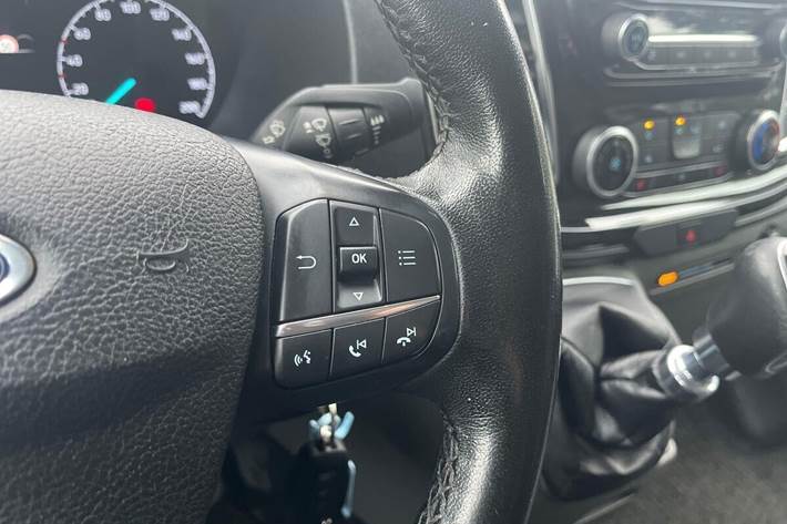 Grå Ford Transit Custom 320L fra 2020
