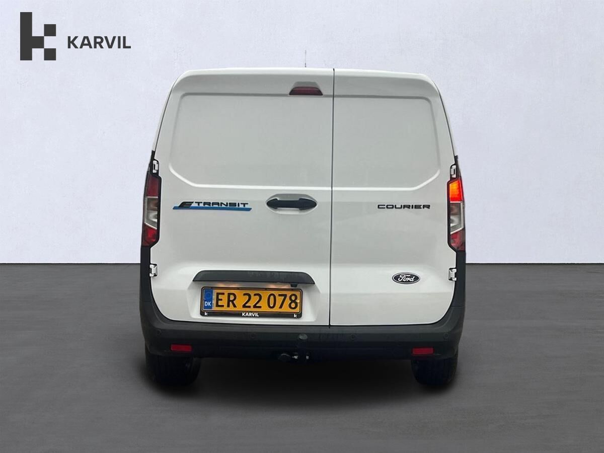 Hvid Ford E-Transit Courier fra 2025 set udefra