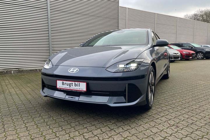 Grå Hyundai Ioniq 6 fra 2024 set udefra
