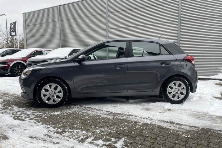 Grå Hyundai i20 fra 2017