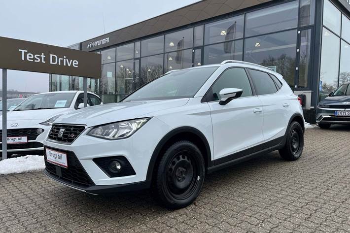 Hvid Seat Arona fra 2020 set udefra