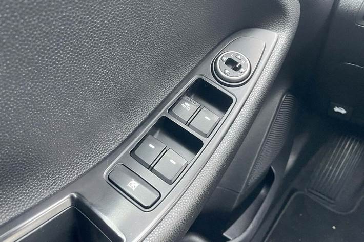 Rød Hyundai i20 fra 2019