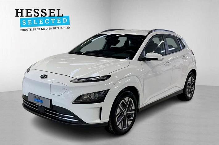 Hvid Hyundai Kona fra 2022 set udefra
