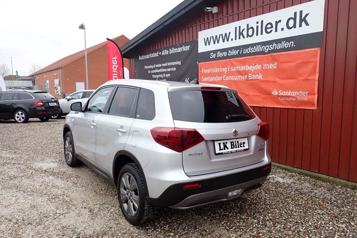 Grå Suzuki Vitara fra 2021