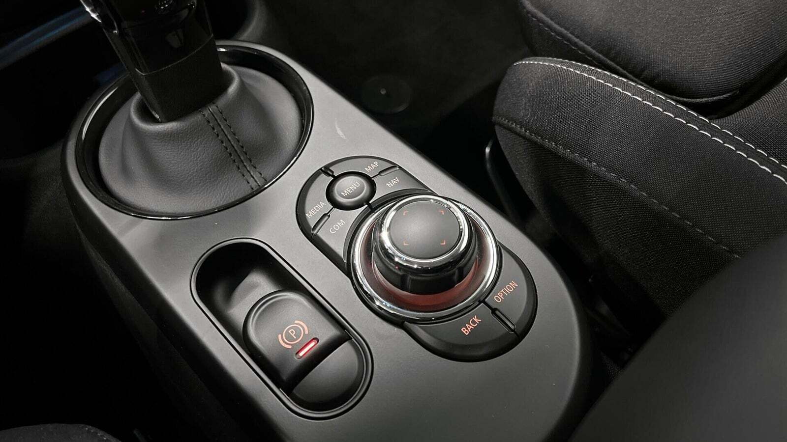 Sølv Mini Cooper SE fra 2023