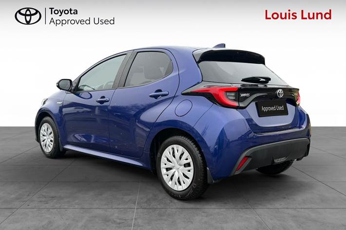Blå Toyota Yaris fra 2021