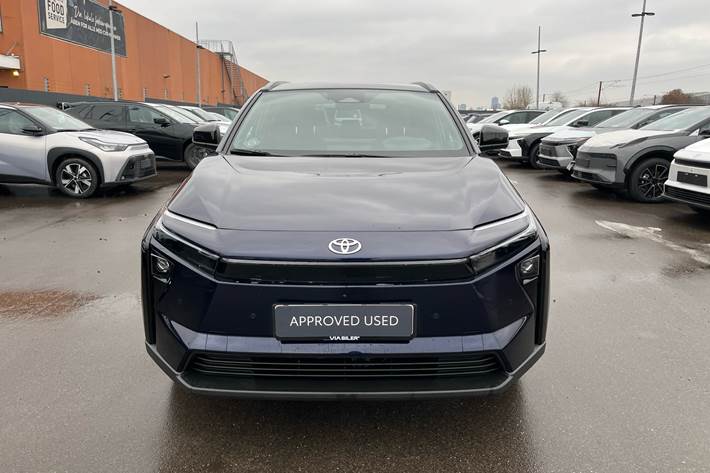 Blå Toyota BZ4X fra 2026