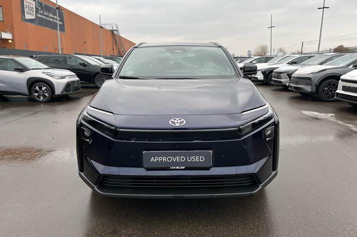 Blå Toyota BZ4X fra 2026