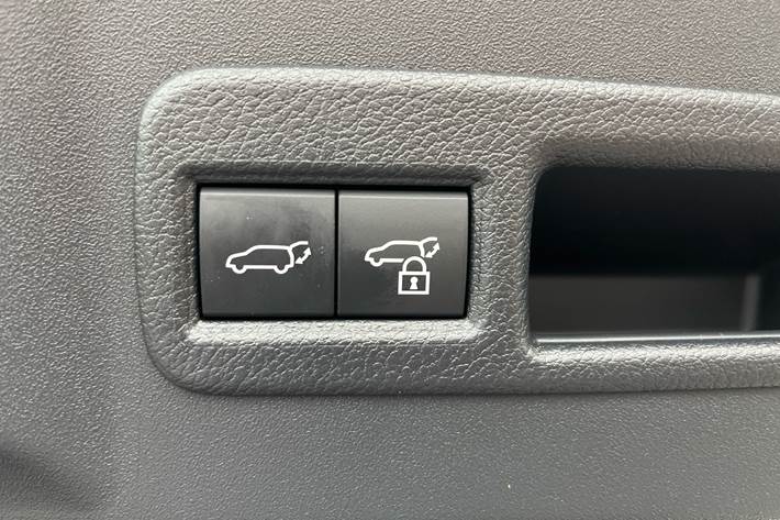 Blå Toyota BZ4X fra 2026