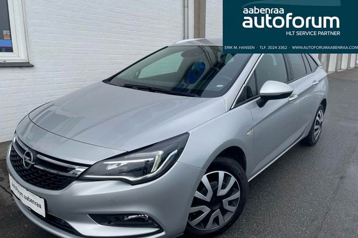 Sølv Opel Astra fra 2019 set udefra