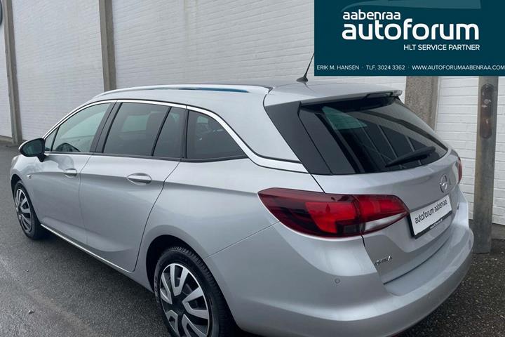 Sølv Opel Astra fra 2019