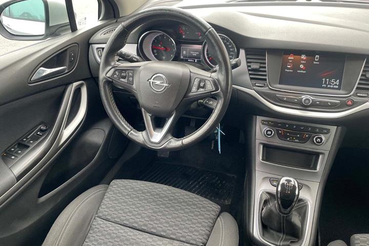 Sølv Opel Astra fra 2019