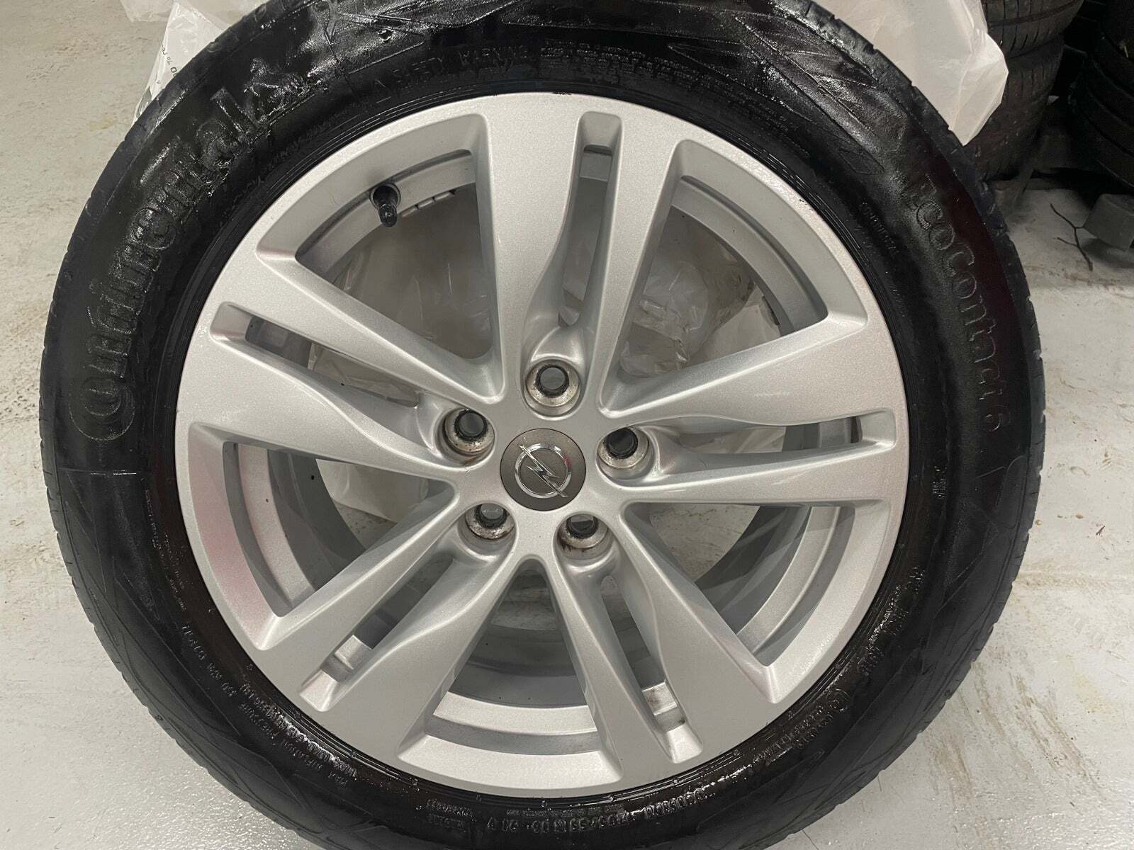 Sølv Opel Astra fra 2019