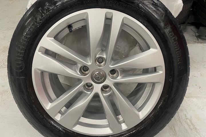 Sølv Opel Astra fra 2019