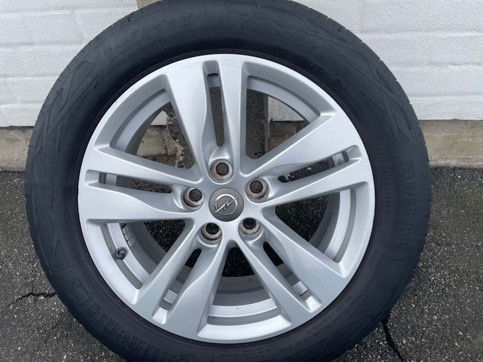 Sølv Opel Astra fra 2019