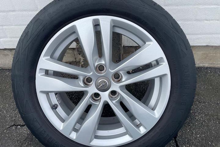 Sølv Opel Astra fra 2019