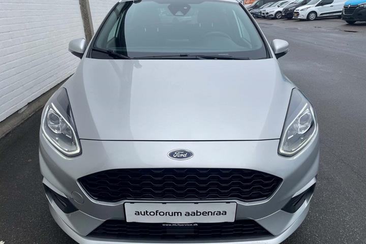 Sølv Ford Fiesta fra 2021