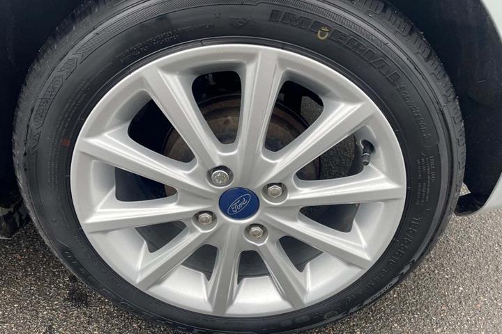 Sølv Ford Fiesta fra 2021