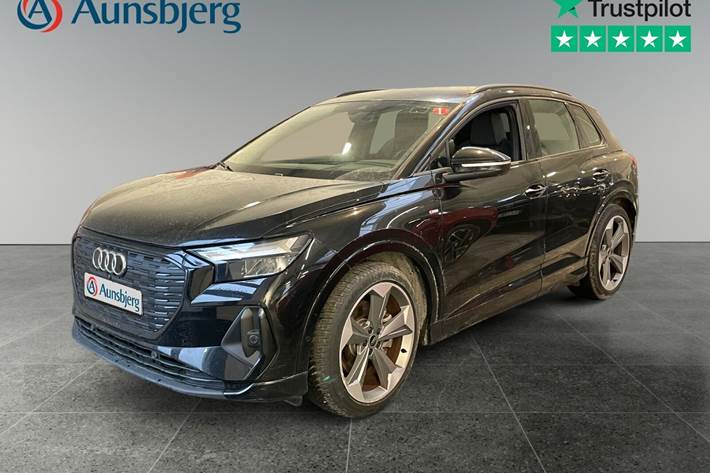 Sort Audi Q4 e-tron fra 2023 set udefra
