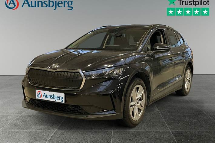 Sort Skoda Enyaq fra 2023 set udefra